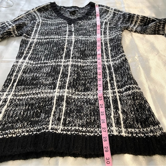 Ashley black, white grey blend long sleeve vneck sweater - Picture 12 of 14